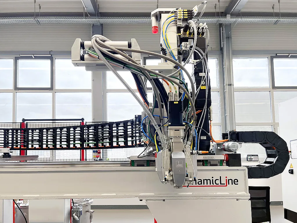 Elastomer mobile casting equipment for industrial parts production