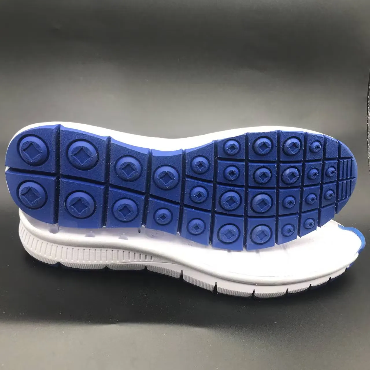 Athletic shoe PU soles