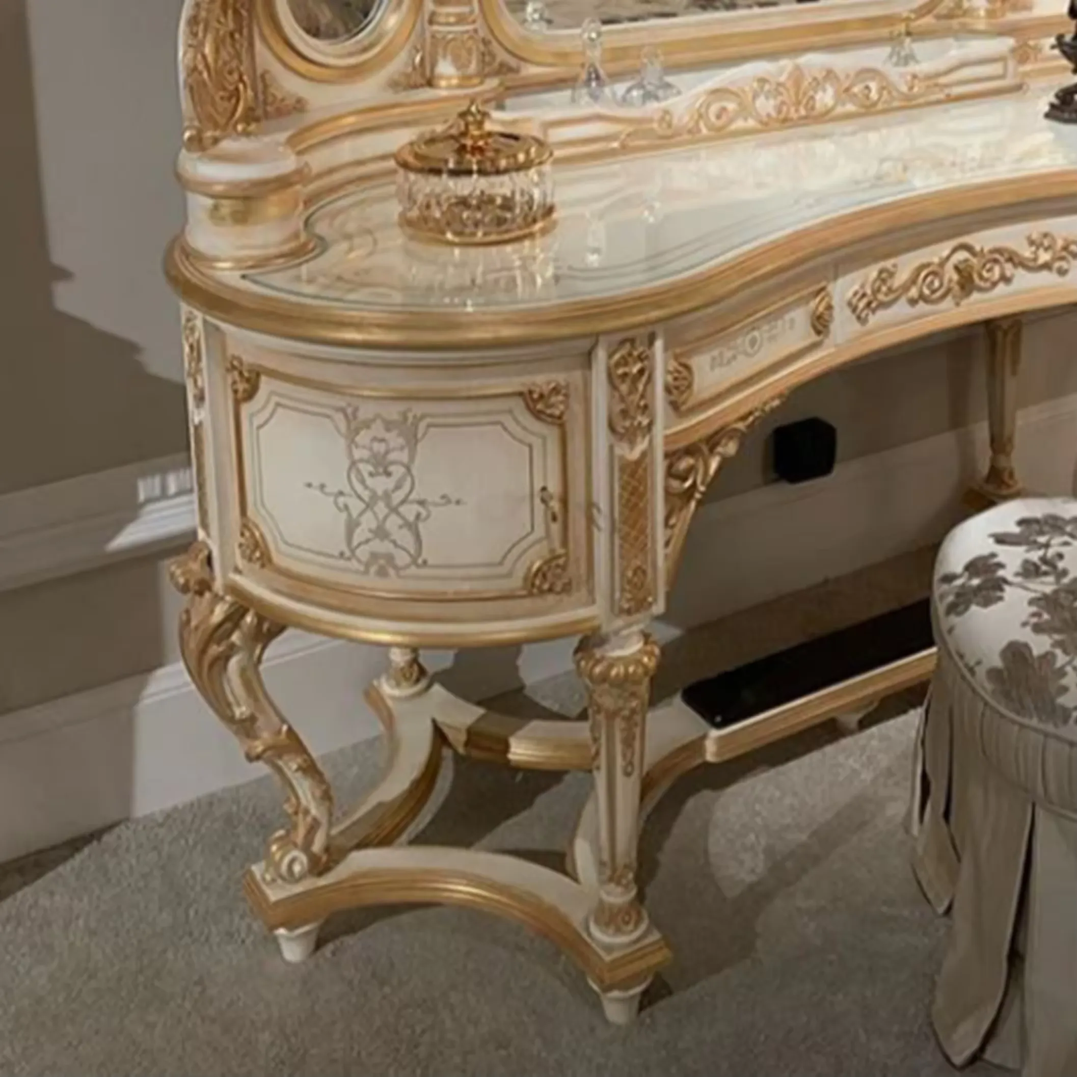 Polyurethane wood look dressing table
